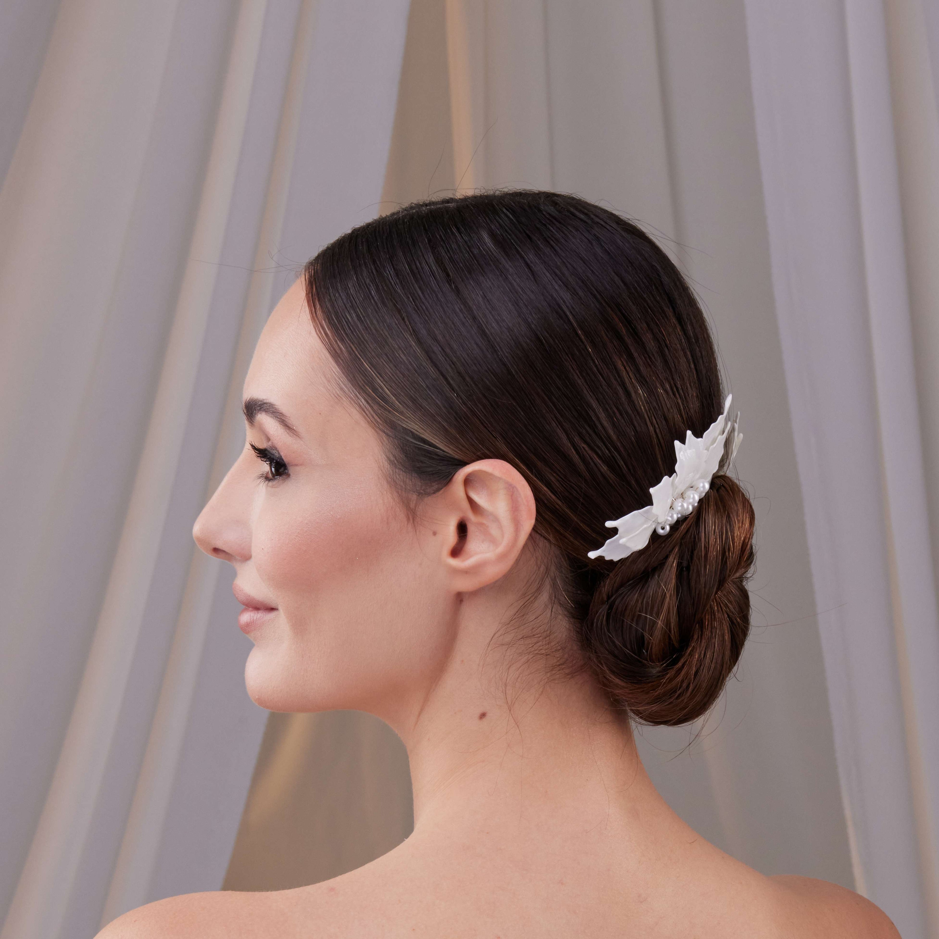 Two-Piece Resin Flower Wedding Hair Comb Set