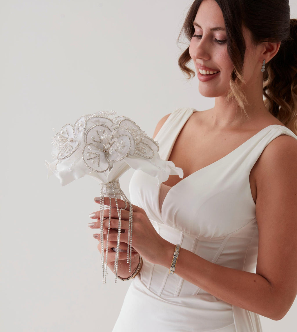 White Flower Bouquet – Ideal for Bridal, Quinceanera, or Proposal