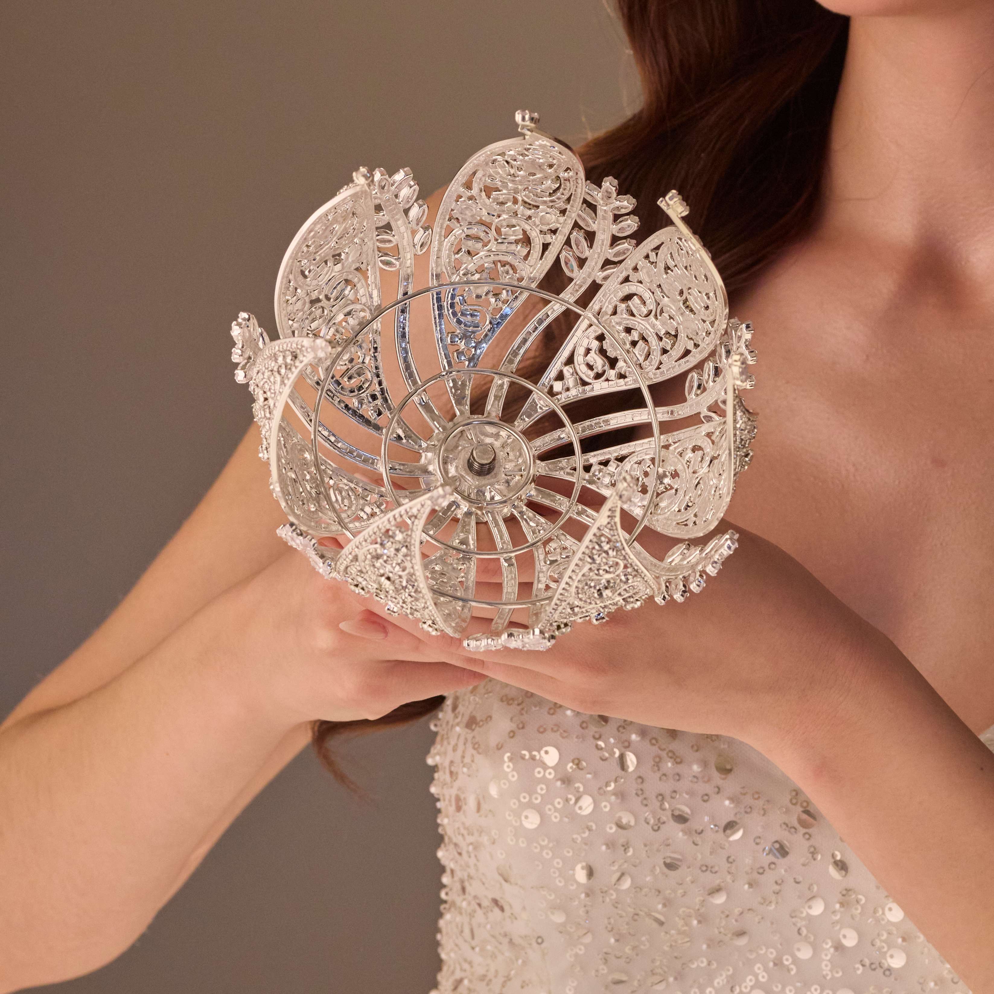 Elegant Quinceañera & Wedding Bouquet Holder – Rhinestone & Crystal Hand Bouquet