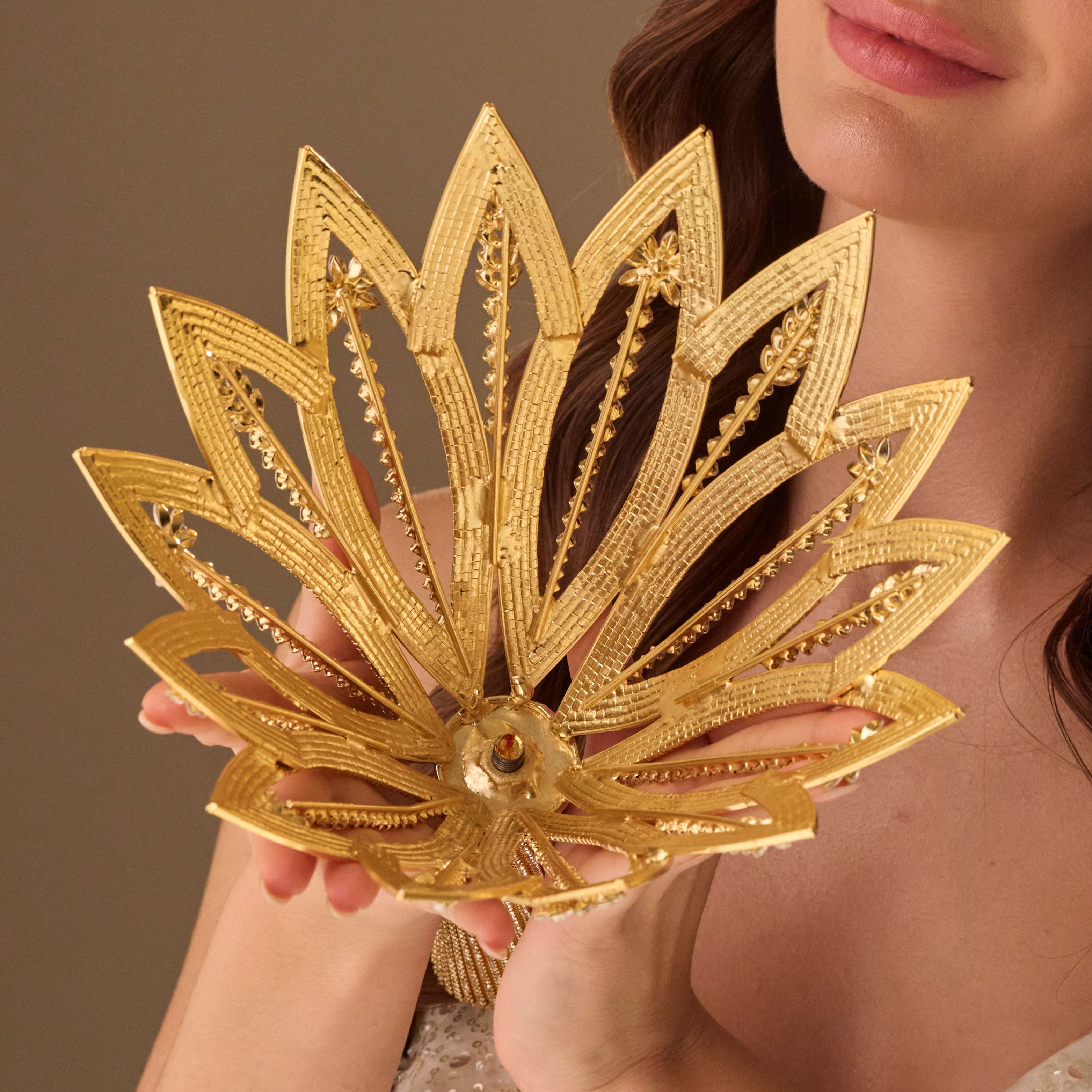 Luxury Gold  Quinceañera and  Wedding Bouquet Holder